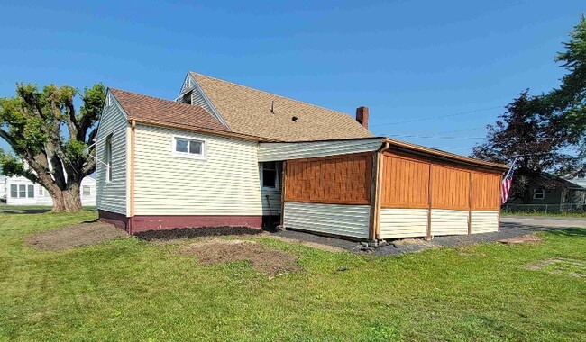 1502 N Beaver St, New Castle, PA 16105 - photo 3