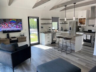 12131 Huston St, Los Angeles, CA 91607