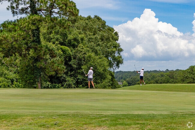 Colonial Heights residents can enjoy the Azalea Golf Course right next door.