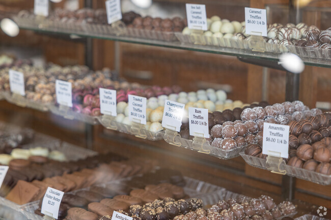 Downtown Niles has some amazing local shops and restaurants to explore.