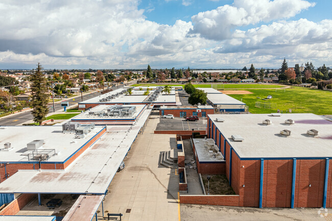Simons Middle School is public and serves students in grades 6-8.