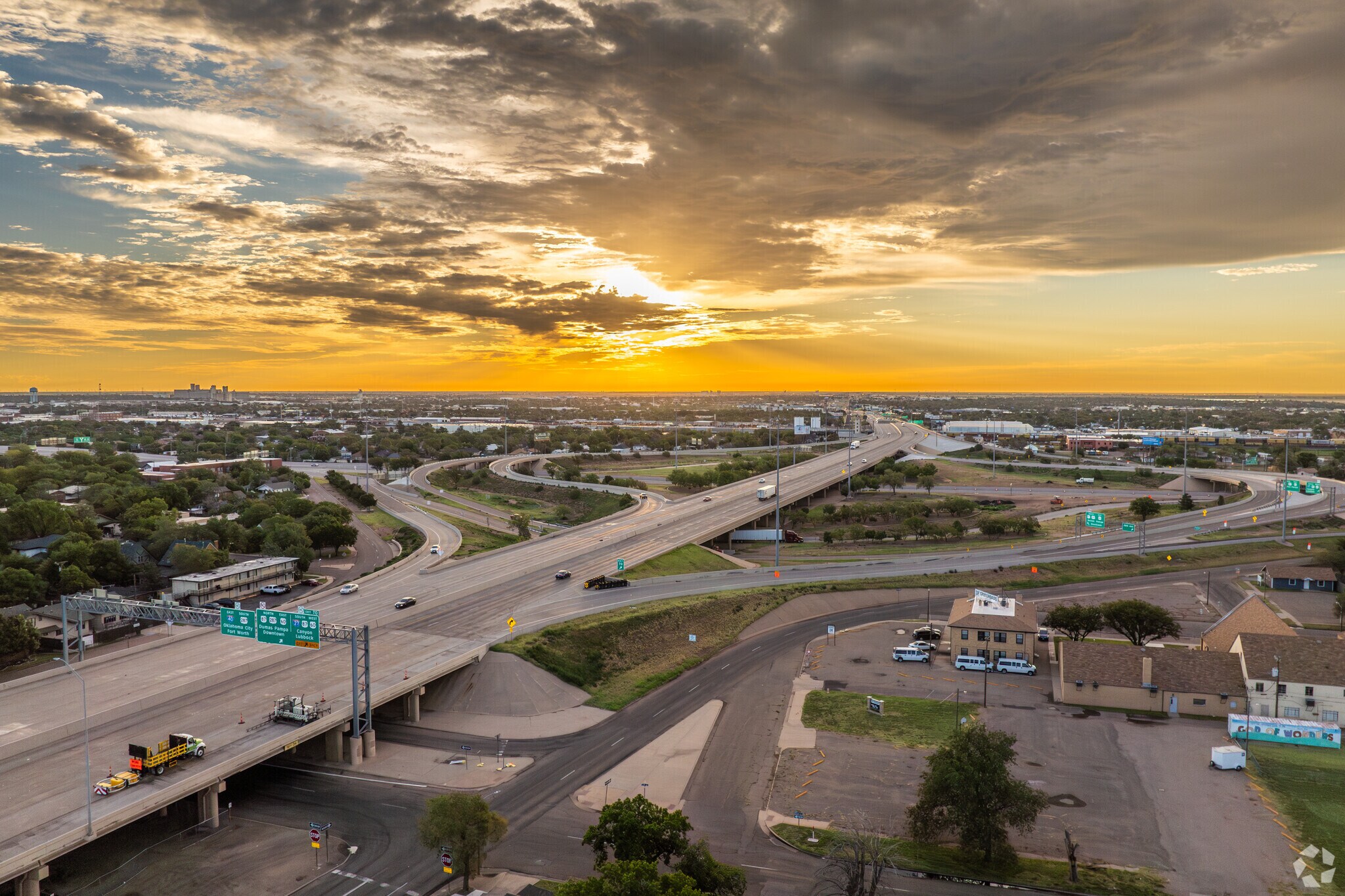 Dumas Junction is right next to the Interstate 27 and 40 to get to other parts of Amarillo.