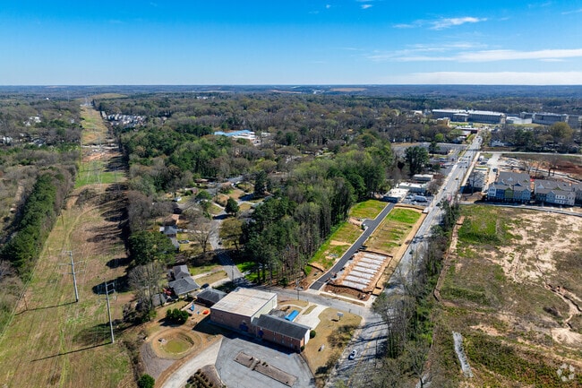 Nestled a short drive southeast of the bustling heart of Downtown Atlanta, Benteen Park offers a delightful escape into nature.