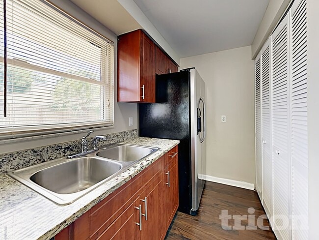 8508 Woodhurst Dr, Tampa, FL 33615 - photo 7