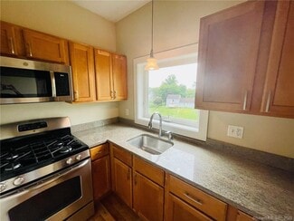 534 Boston Post Rd, Guilford, CT 06437