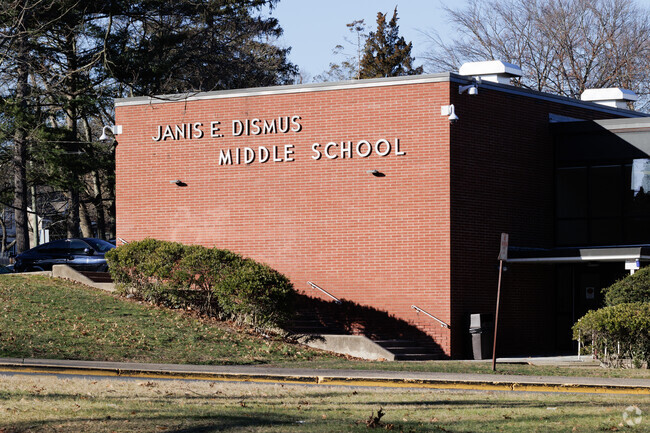 6% of students at J.E. Dismus Middle School in Englewood, NJ are proficient in math.