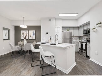 6371 Collins Rd, Jacksonville, FL 32244