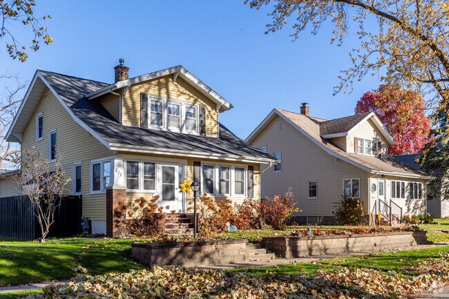 Craftsman bungalows in a variety of styles and colors are a mainstay of Karstens-City Line.