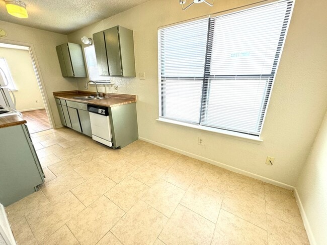 2515 Bermuda Dr unit B, Killeen, TX 76549 - photo 6