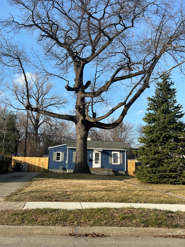 150 W Harry Ave, Hazel Park, MI 48030