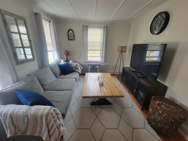 19 Dixon St unit 2, Newport, RI 02840 - photo 3