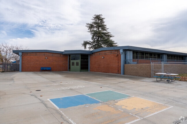 The student population of Manzanita Elementary is 619 and the school serves K-5.