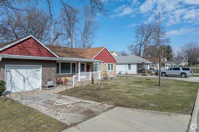 Many updated ranch-style homes can be seen throughout Rock Falls.