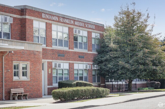 Benjamin Franklin Middle School is a highly rated public school in Ridgewood, NJ.