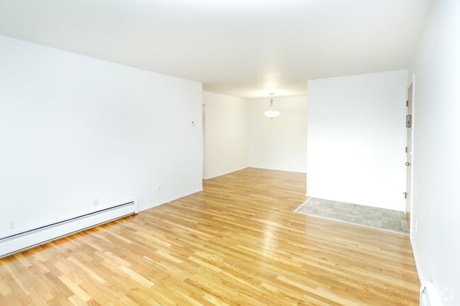 1 BR, 1 BA - 670 SF