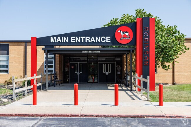 Students at Robinson School attend grades 3rd through 6th.