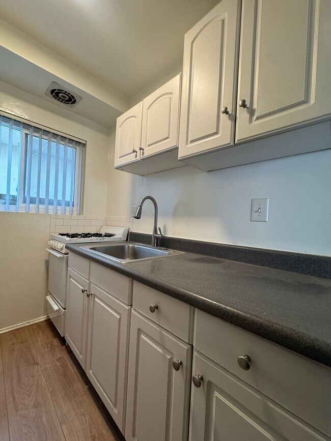 3730 Clarington Ave, Los Angeles, CA 90034 - photo 6