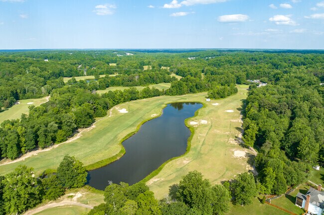 Lee's Hill Golf Club features an 18-hole course among woods and wetlands.