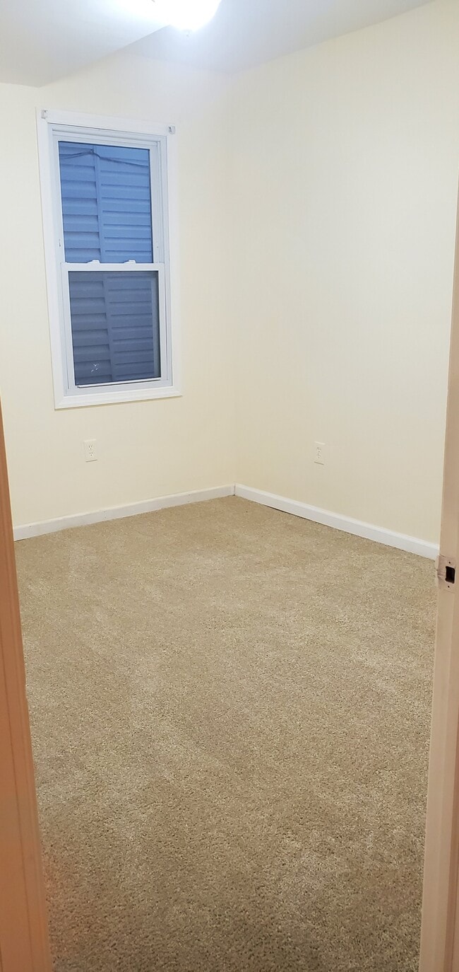 32 Murray Ave, Paterson, NJ 07501 - photo 3