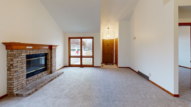 12712 S 28th Ave, Bellevue, NE 68123 - photo 2