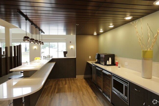 Heights At Linden Square, Gladstone, MO 64118 - photo 4