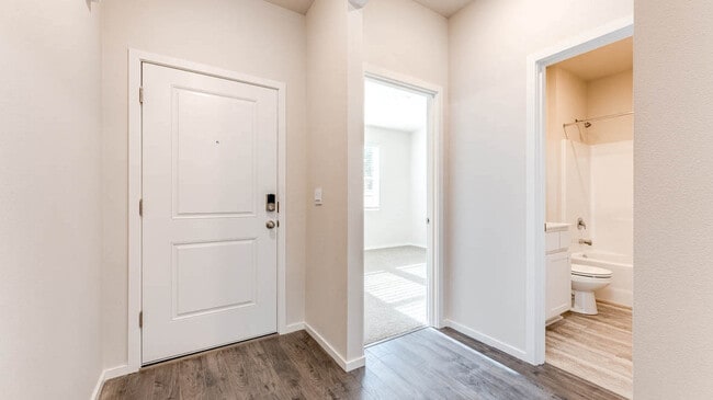 922 Sparrow St unit 36209332, Woodburn, OR 97071 - photo 2