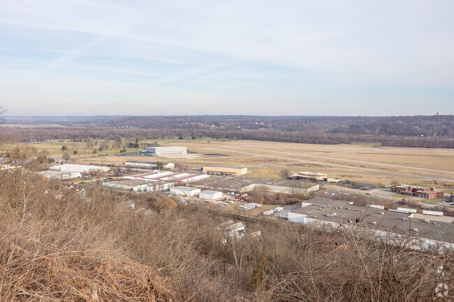 Linwood is close to Lunken Airport, but it typically doesn’t cause too much noise or traffic.