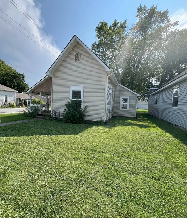 422 S Oak St, Fortville, IN 46040