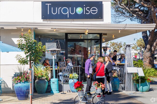 Enjoy a lunch on the patio at Turqoise in Redondo Beach, CA.