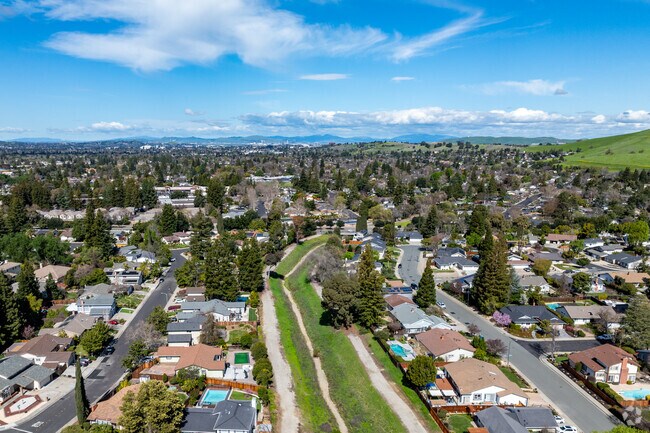 With hiking trails and rolling hills, Diablo Shadows is perfect for outdoor enthusiasts.