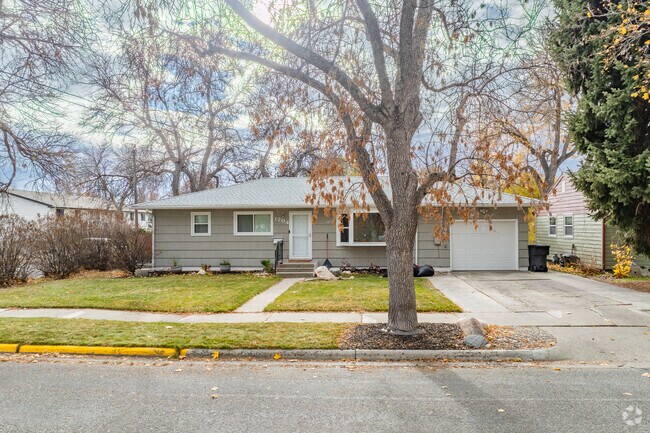 Ranch style homes line the residential streets in East Central Billings.