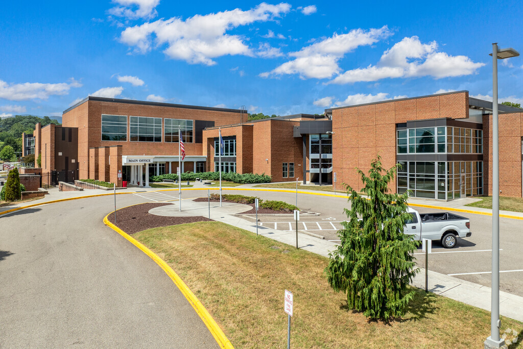 The facade of the campus of Cave Spring Middle School.