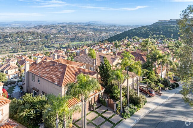 Laguna Niguel City has master planned communities that ascend through the hillside.