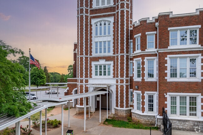 Carver High School receives a C- rating from Niche.