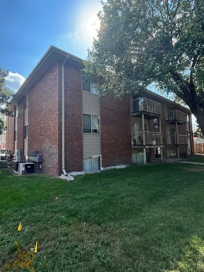 3331 Holdrege St, Lincoln, NE 68503