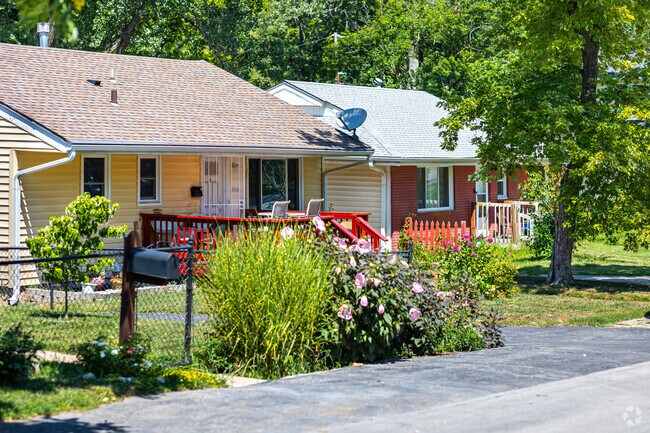 Vintage bungalows and ranches in Legacy East