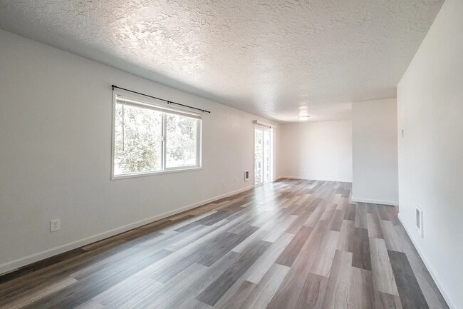 3609 White Oak Ct NE, Salem, OR 97305 - photo 4