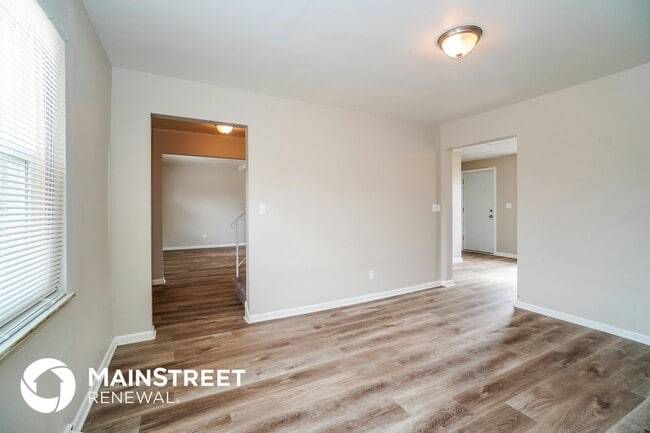 2727 Hafton Rd, Columbus, OH 43204 - photo 5