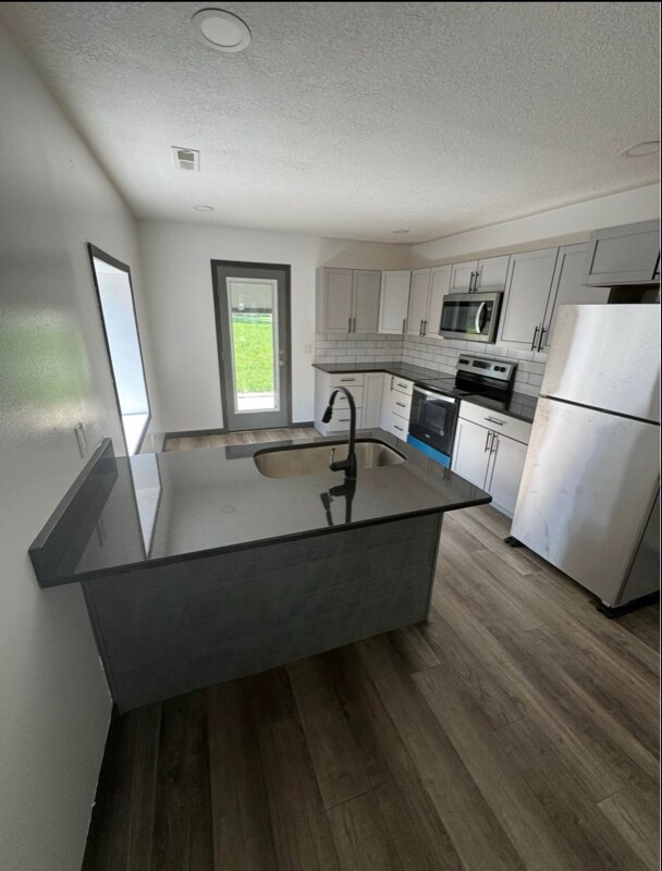 1018 Glezen St, Petersburg, IN 47567 - photo 5