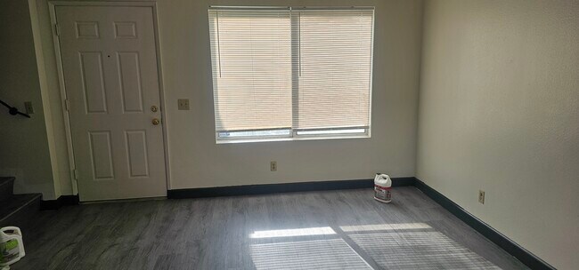 204 Grayson Way unit Singh's Apartments, Upland, CA 91786 - photo 5