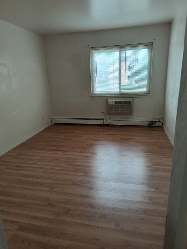 670 Hill Dr unit 209, Hoffman Estates, IL 60169 - photo 7