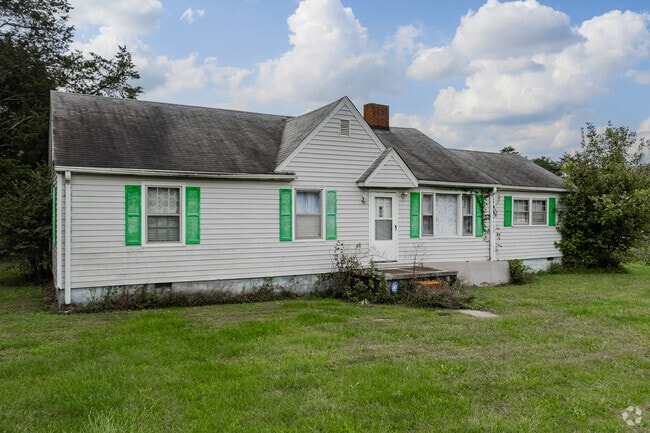 Older ranch-style homes on sizeable lots are available throughout Horneytown.