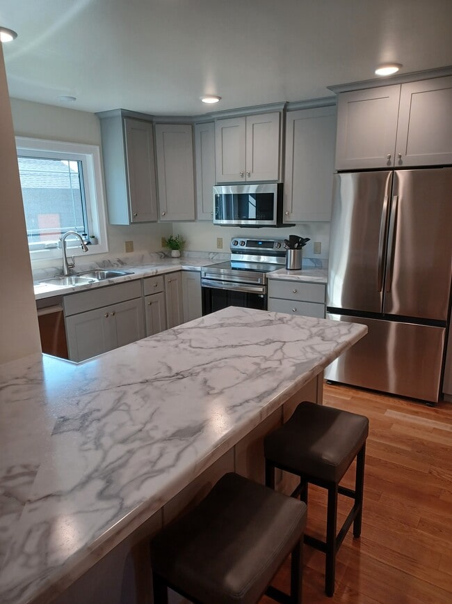 514 Farnam St unit Cozy New Twindo, La Crosse, WI 54601 - photo 2