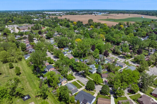 Saline's South Side neighborhood is perfectly located and just minutes from Ann Arbor.