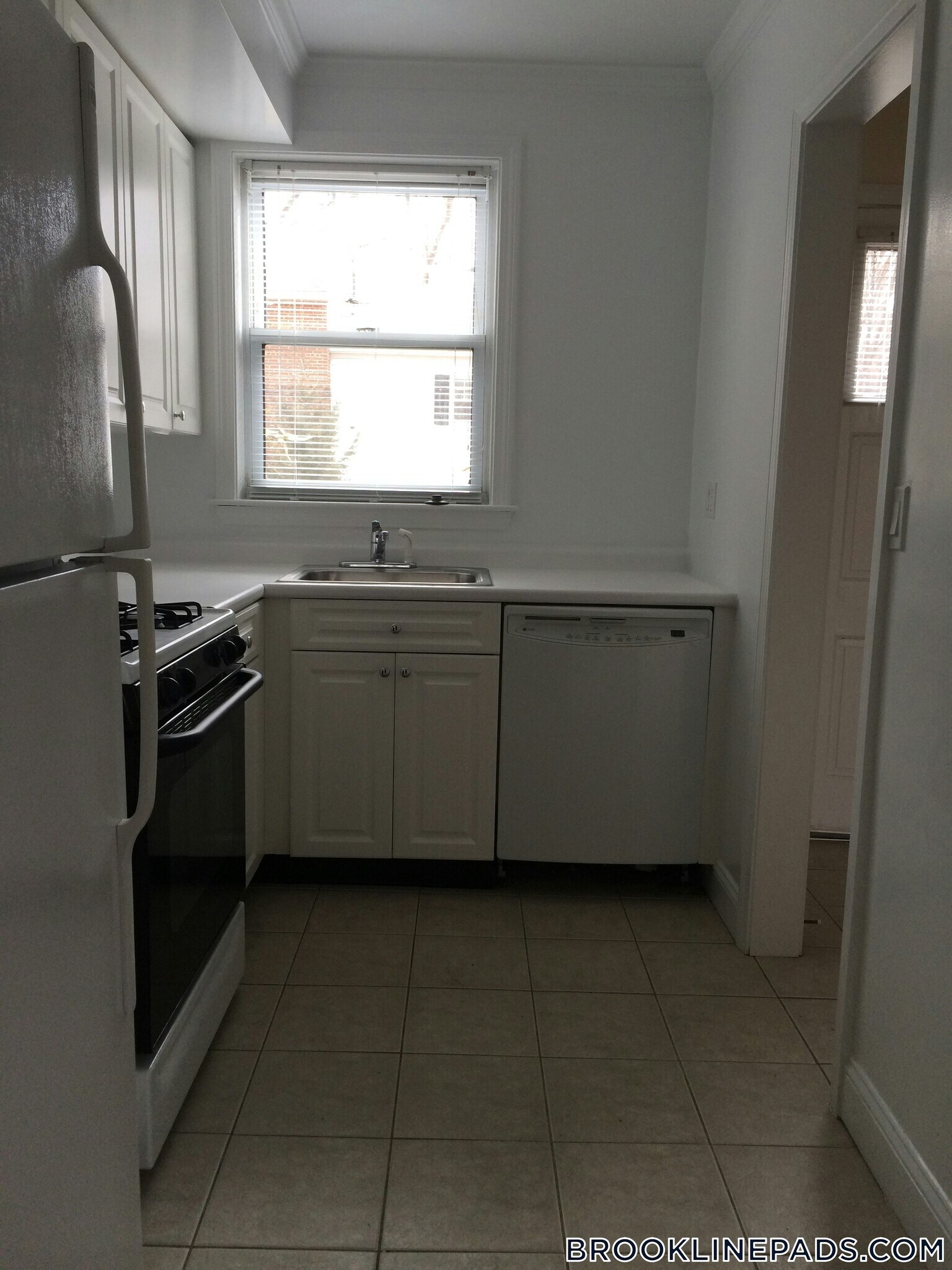 115 Gerry Rd, Chestnut Hill, MA 02467 - photo 1