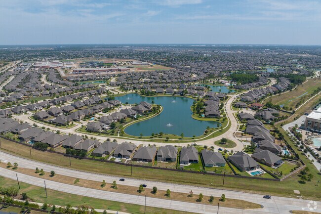 Near northern Houston, Cypress Creek Lakes is a quiet community with quick access to nearby highways and shopping centers.