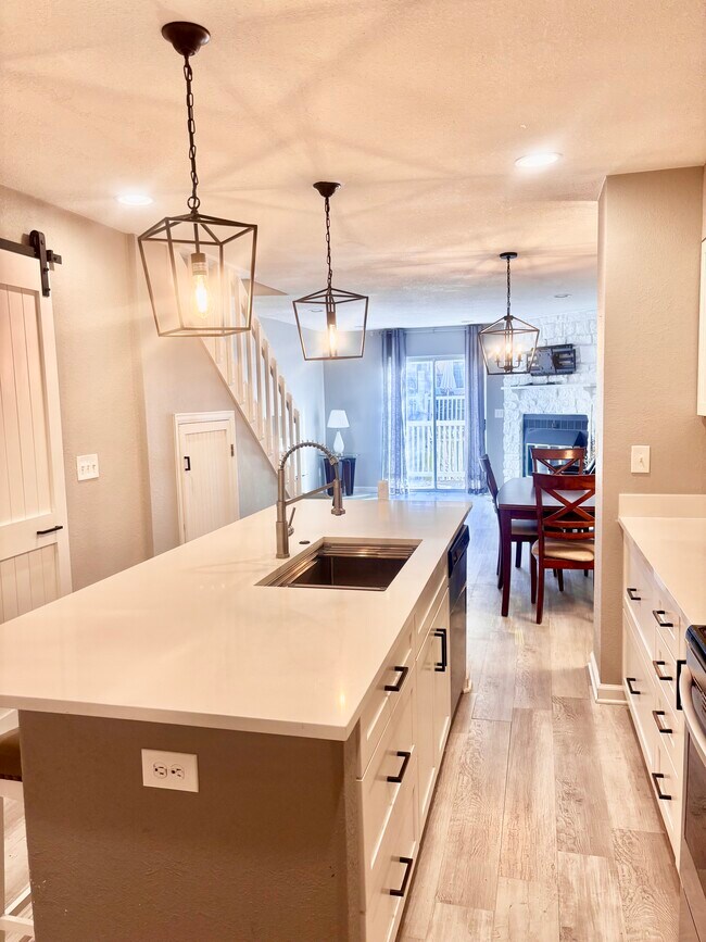 12053 E Hoye Dr, Aurora, CO 80012 - photo 2