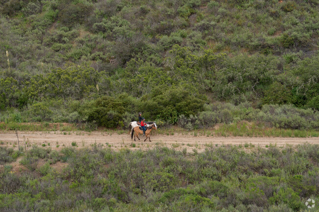 Private Horse Back Riding Trails in North Ridge Escondido