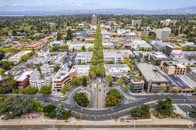 University Ave in University South is masterfully laid out for easy access in and out.