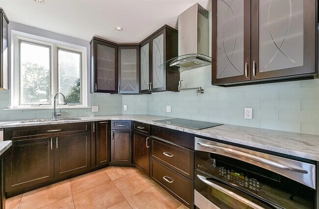 216 Saint Paul St unit 502, Brookline, MA 02446 - photo 4